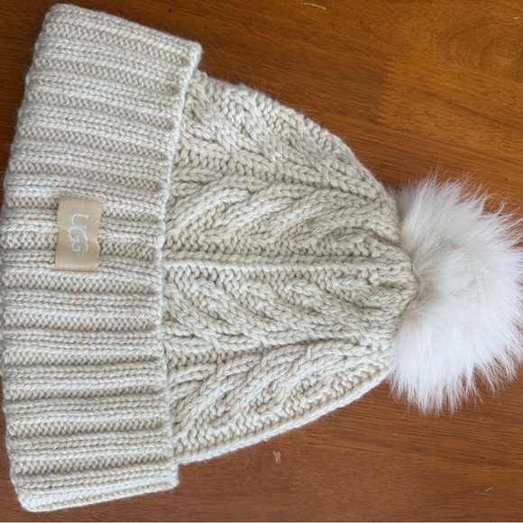 UGG Cream Cable Knit Hat - never worn - Picture 4 of 4